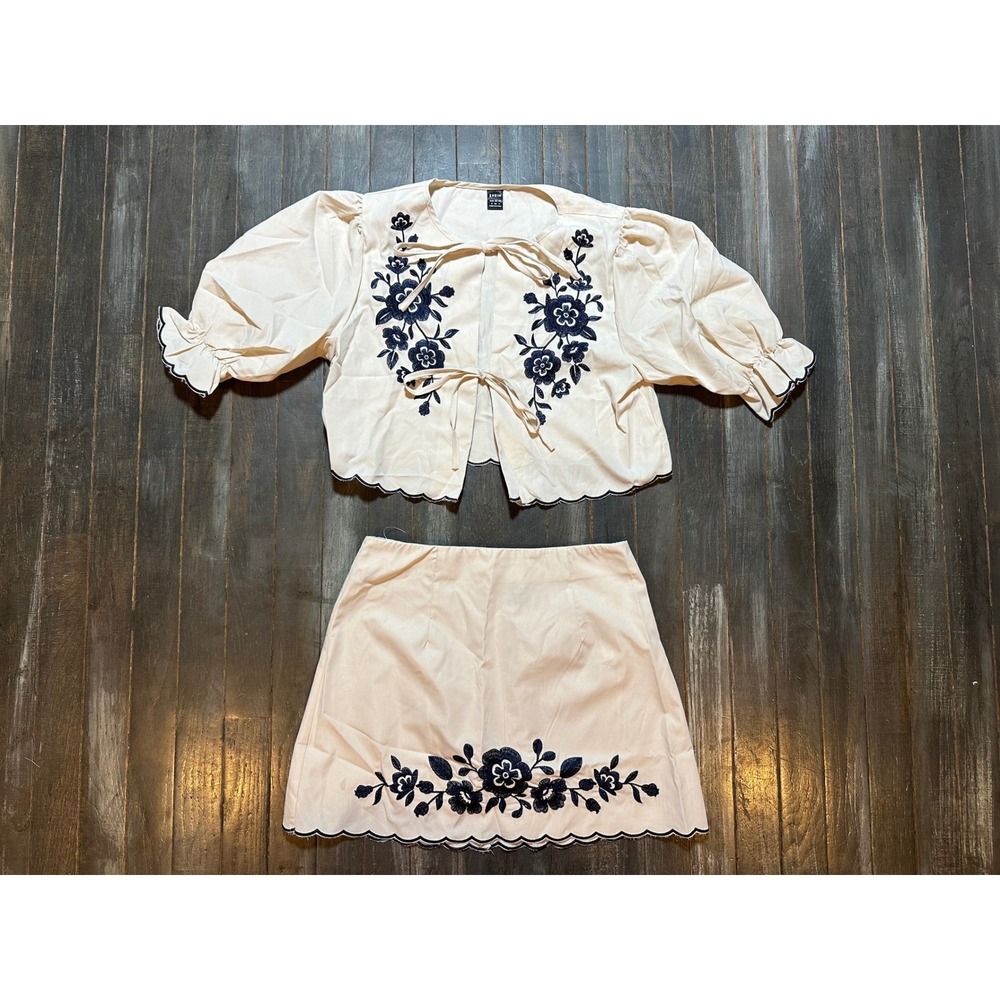 SHEIN Women Cream Floral Embroidered Scallop Trim Crop Top and Skirt Set Small